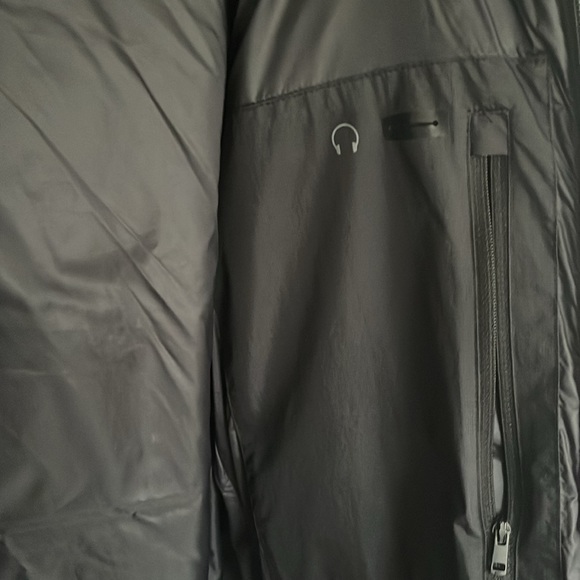 Uniqlo Black Seamless Parka - Picture 7 of 9